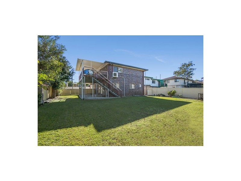 223 Broadwater Road, Mansfield QLD 4122