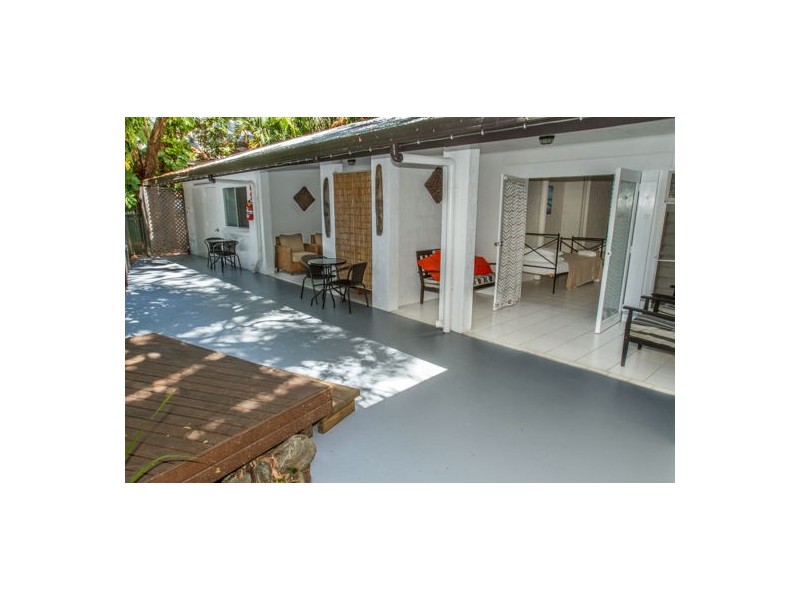 19 Veivers Road, Palm Cove QLD 4879