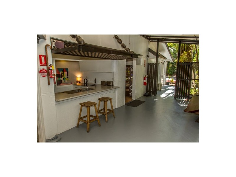 19 Veivers Road, Palm Cove QLD 4879