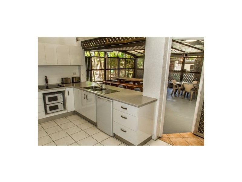 19 Veivers Road, Palm Cove QLD 4879