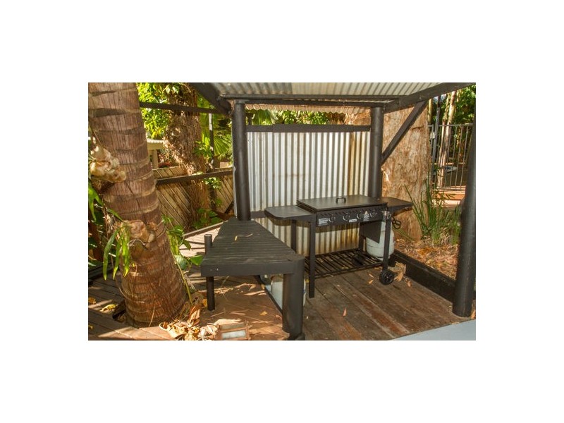 19 Veivers Road, Palm Cove QLD 4879