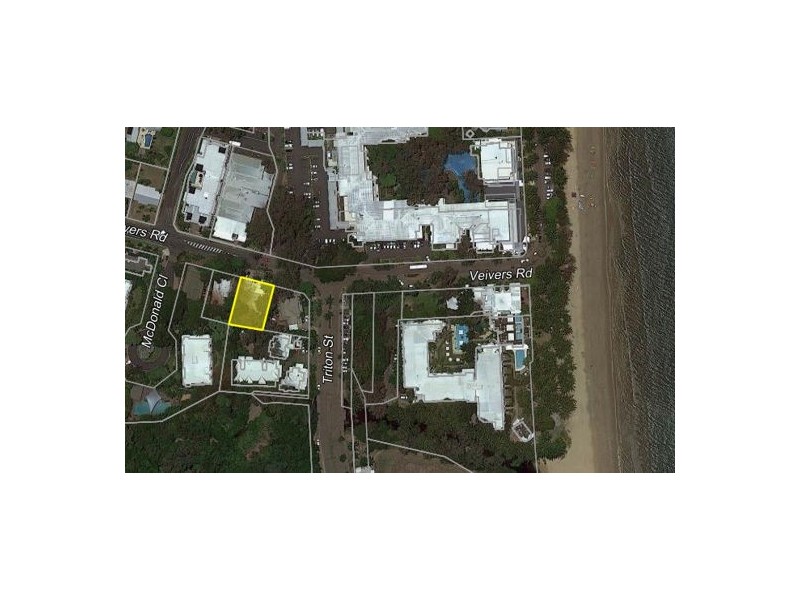 19 Veivers Road, Palm Cove QLD 4879