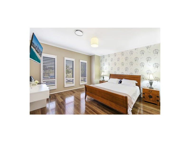 8 Stringybark Drive, Molendinar QLD 4214