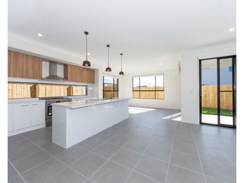 58 Aspen Way, Arundel QLD 4214