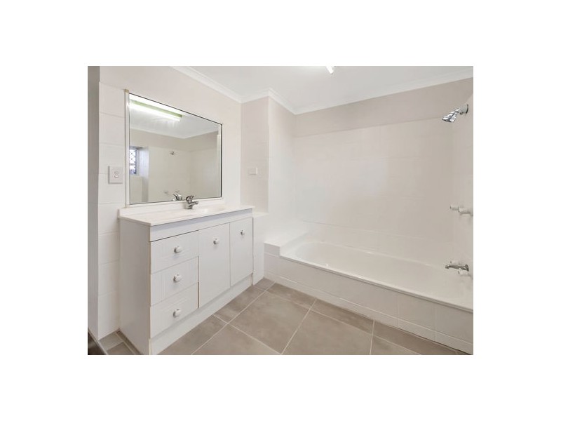 34 Rutherford Street, Cairns North QLD 4870