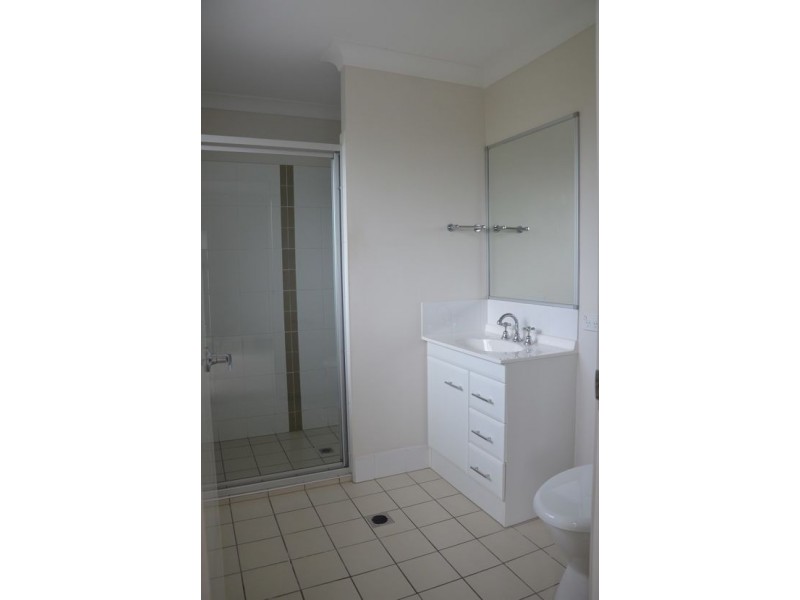 20/2 Sangster Crescent, Pacific Pines QLD 4211