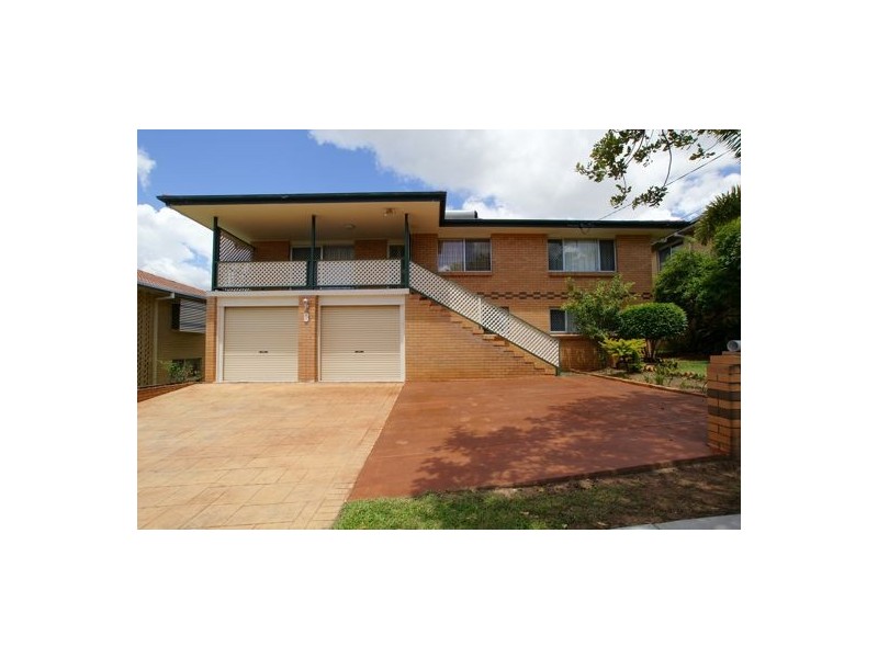 8 Carnaby St, Macgregor QLD 4109