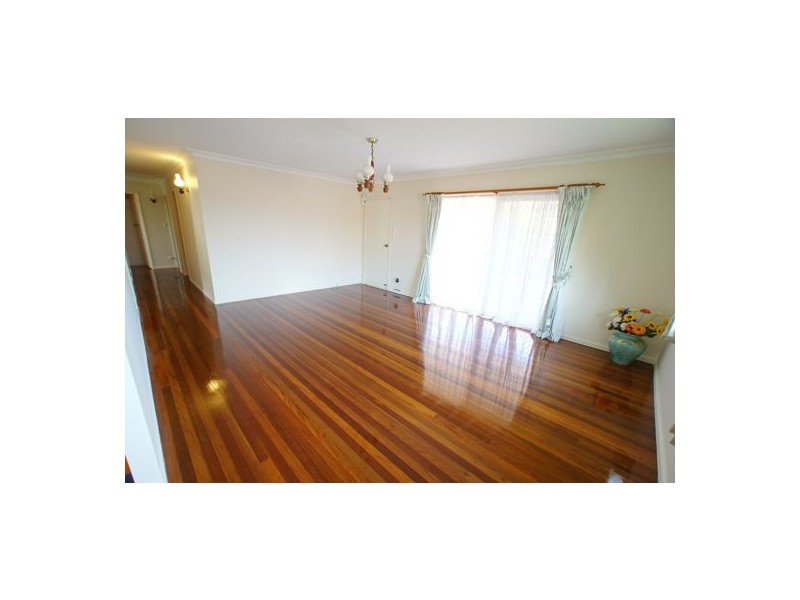 8 Carnaby St, Macgregor QLD 4109