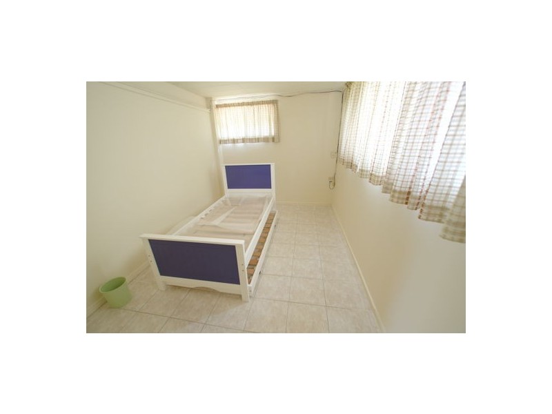 8 Carnaby St, Macgregor QLD 4109