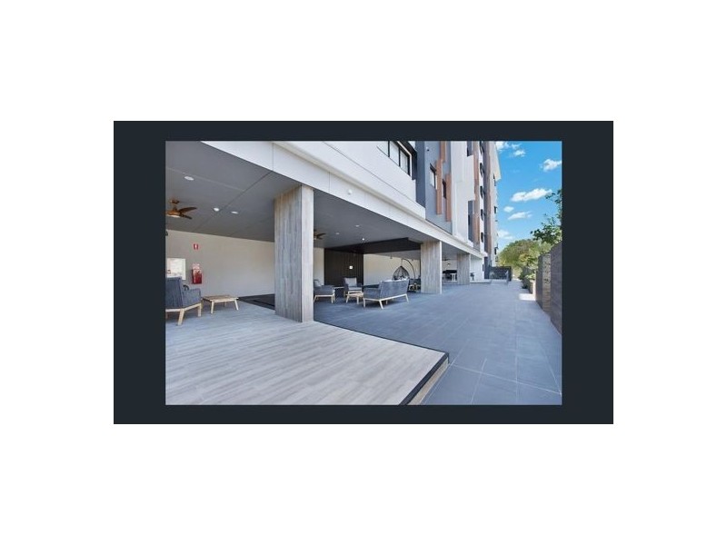 9 Hooker Blvd Road, Broadbeach QLD 4218