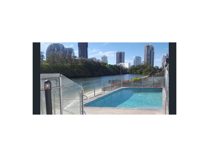 9 Hooker Blvd Road, Broadbeach QLD 4218