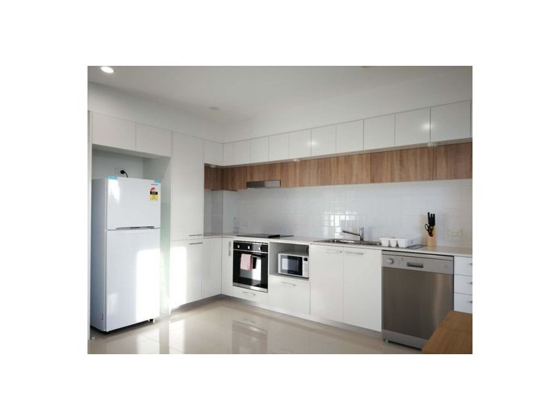 9 Hooker Blvd Road, Broadbeach QLD 4218