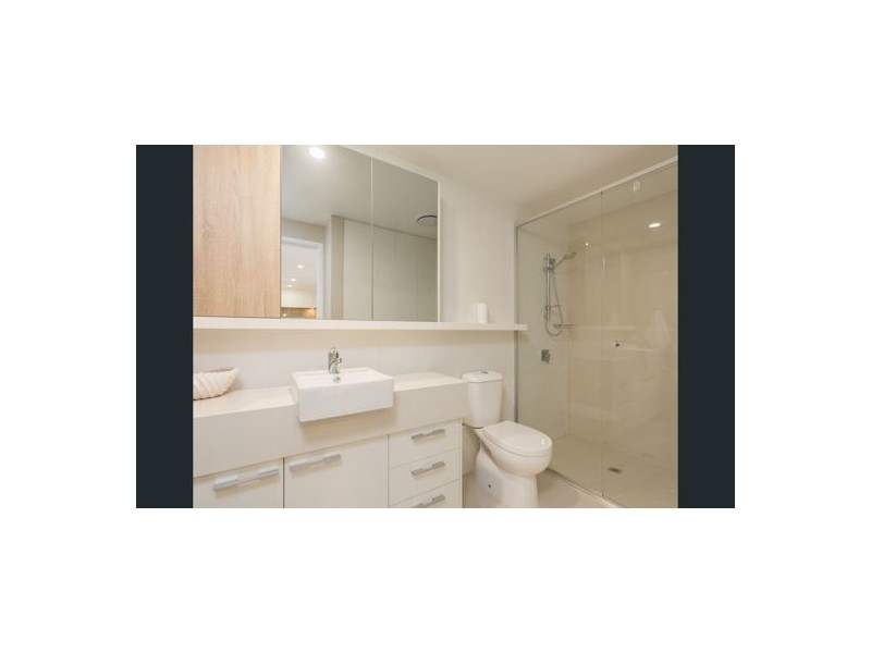 9 Hooker Blvd Road, Broadbeach QLD 4218