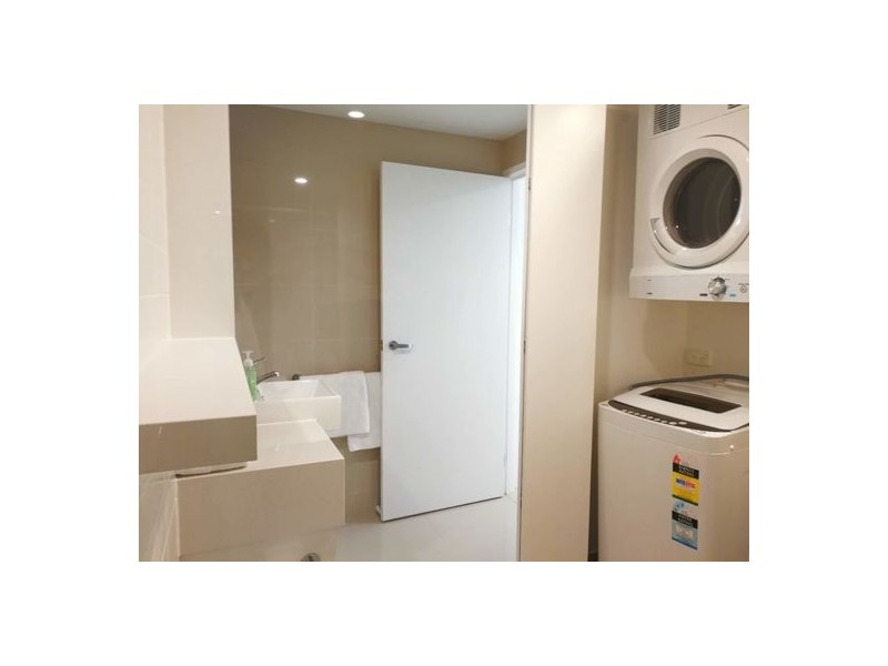 9 Hooker Blvd Road, Broadbeach QLD 4218