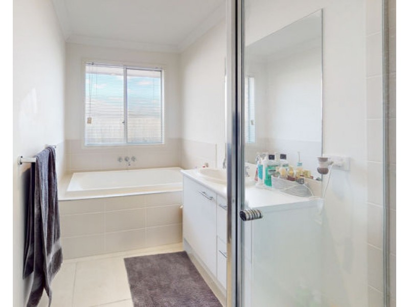 19 eagleton crescent, Leichhardt QLD 4305