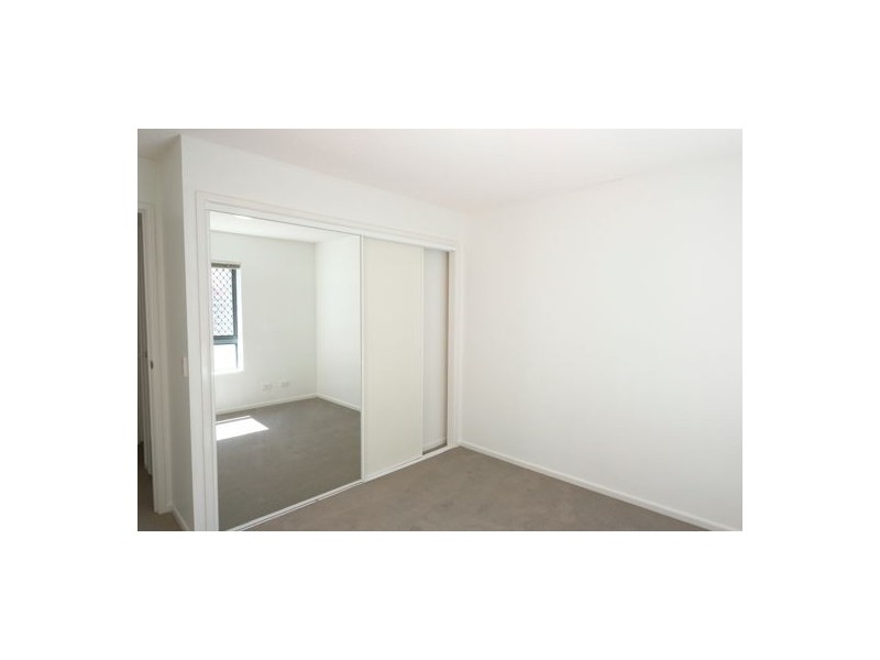 28/7 Landsborough tce, Toowong QLD 4066