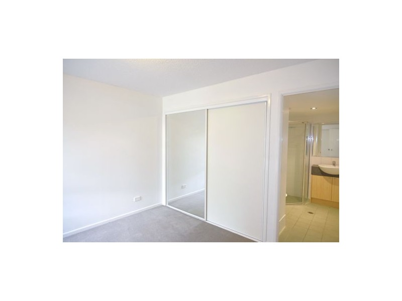 28/7 Landsborough tce, Toowong QLD 4066