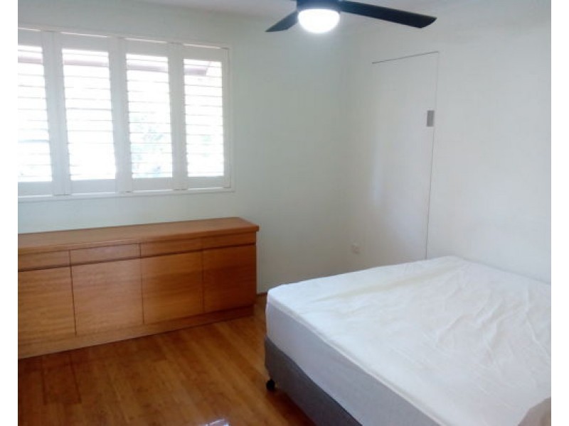 2 Waverley Road, Taringa QLD 4068