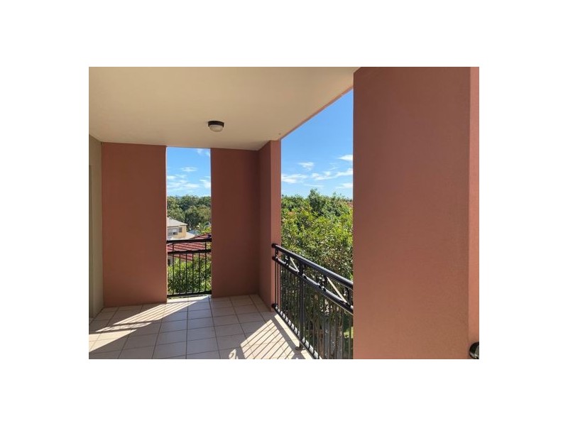 35/2 Geraldton Drive, Varsity Lakes QLD 4227