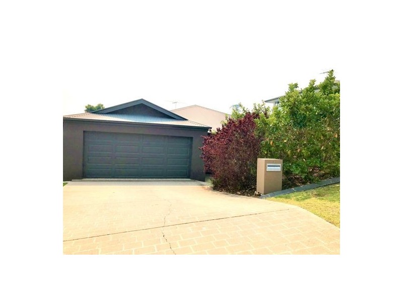 3 Lachlan Drive, Wakerley QLD 4154