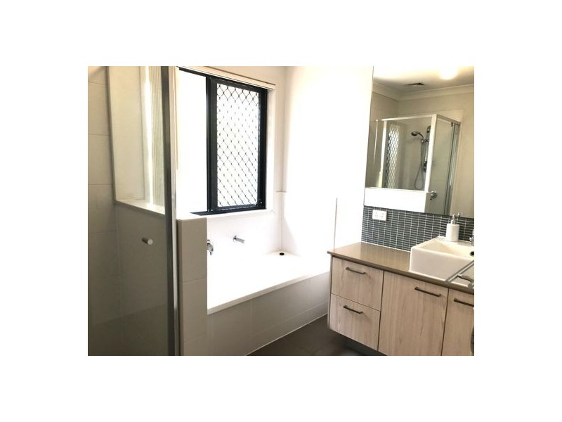 3 Lachlan Drive, Wakerley QLD 4154