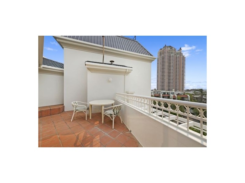 26 126 Old Burleigh Road, Broadbeach QLD 4218