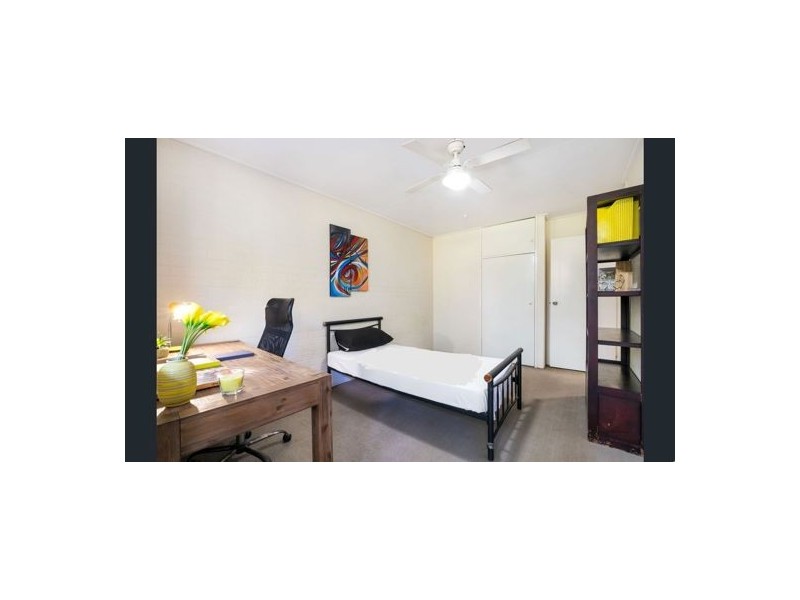 240 Carmody Rd, St Lucia QLD 4067