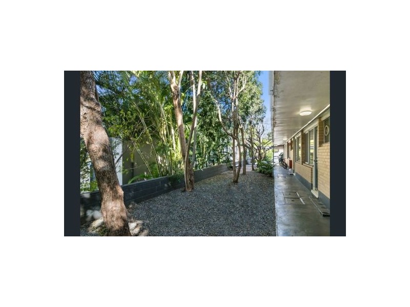 240 Carmody Rd, St Lucia QLD 4067
