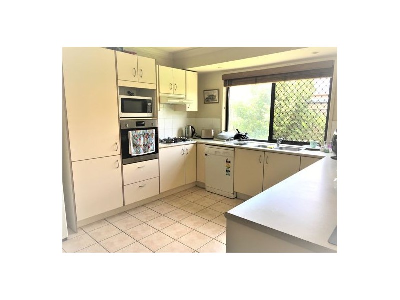 22 Holland Crescent, Wynnum West QLD 4178