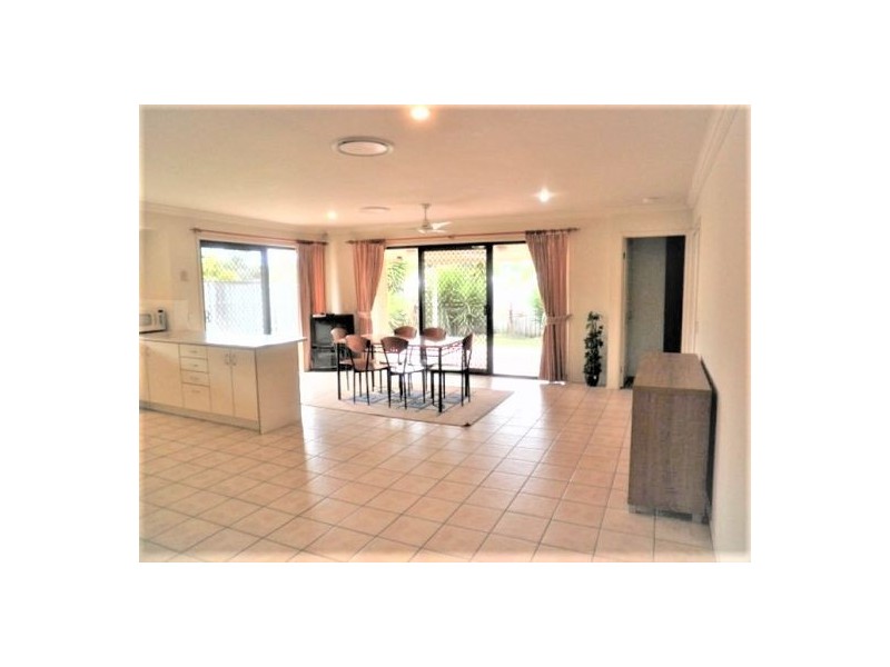 22 Holland Crescent, Wynnum West QLD 4178