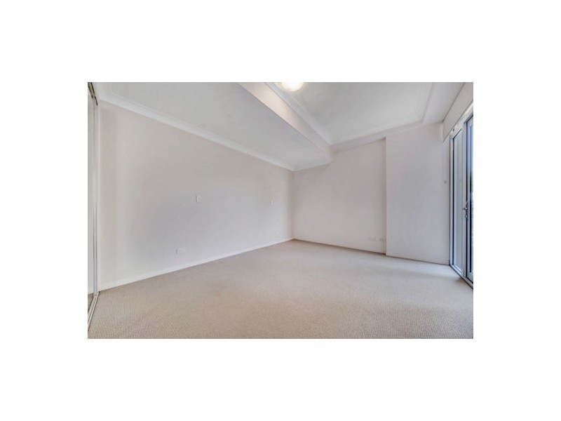 2101/12-14 Executive Drive, Burleigh Waters QLD 4220