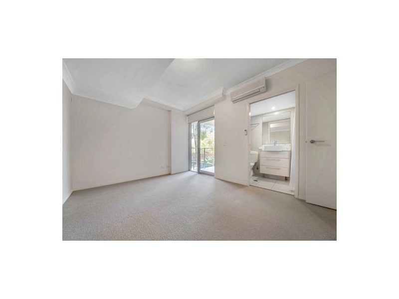 2101/12-14 Executive Drive, Burleigh Waters QLD 4220