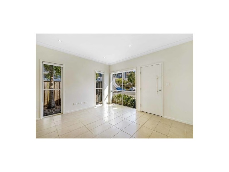 61/37 Slobodian ave, Eight Mile Plains QLD 4113