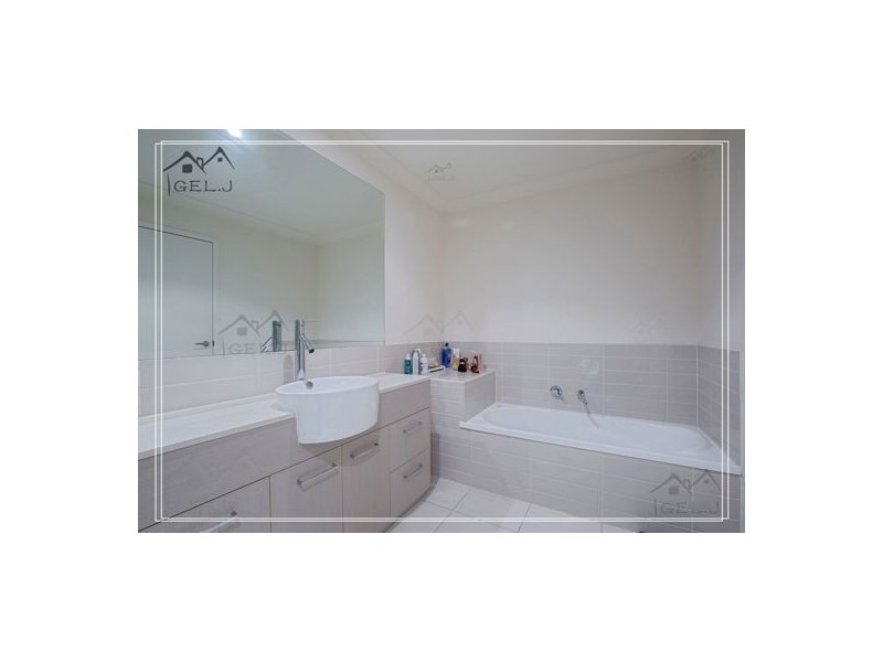 10/1 Belongil Street, Pacific Pines QLD 4211