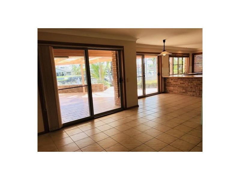 18 Keel Street, Birkdale QLD 4159