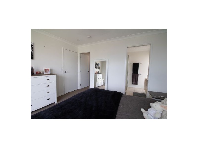 38 Vineyard Drive, Greenbank QLD 4124