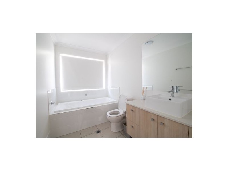 38 Vineyard Drive, Greenbank QLD 4124