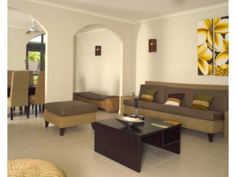 81 Cedar Road, Palm Cove QLD 4879
