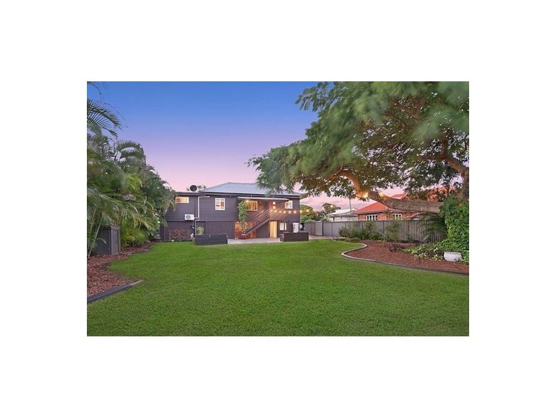 16 CLIFFORD STREET, Woody Point QLD 4019