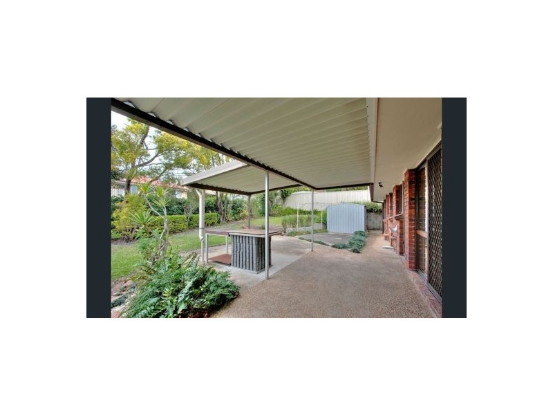 27 BROCHET STREET, Mansfield QLD 4122