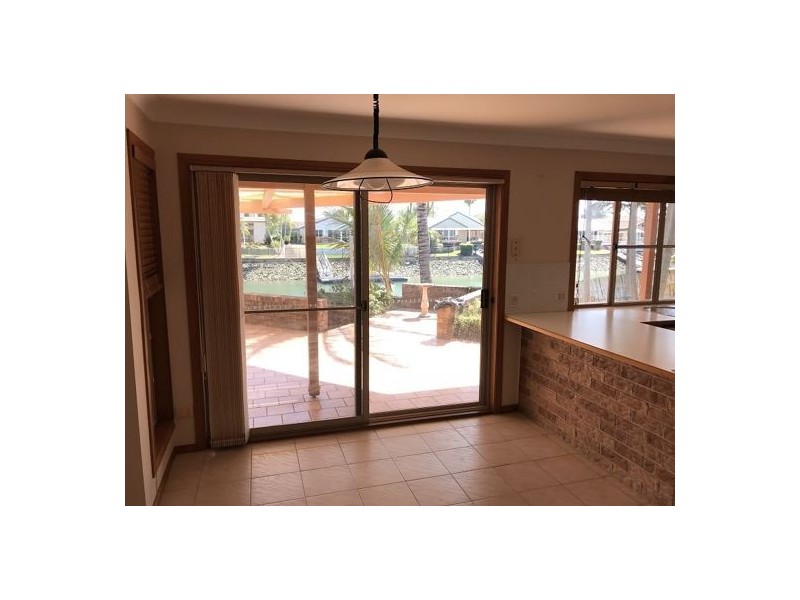 18 Keel Street, Birkdale QLD 4159