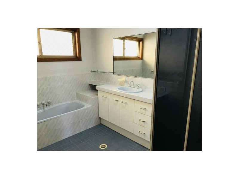 18 Keel Street, Birkdale QLD 4159