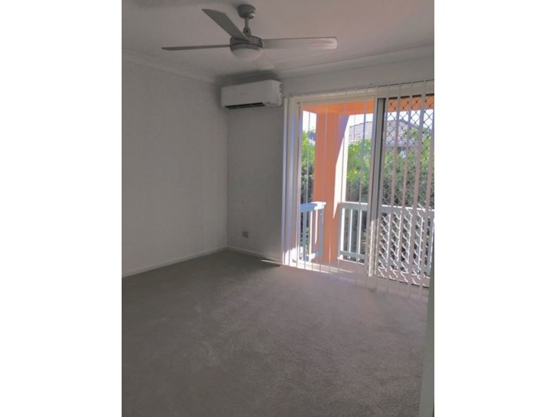 1 Warbler Parade, Varsity Lakes QLD 4227