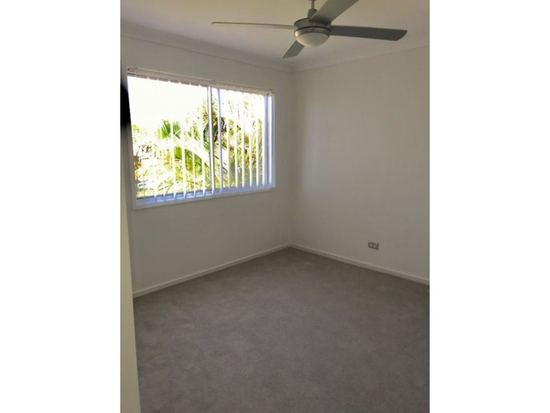 1 Warbler Parade, Varsity Lakes QLD 4227