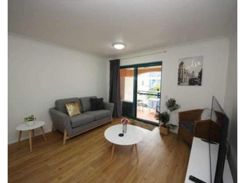 3 11-17 Philip Avenue, Broadbeach QLD 4218
