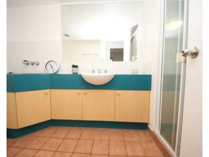 3 11-17 Philip Avenue, Broadbeach QLD 4218