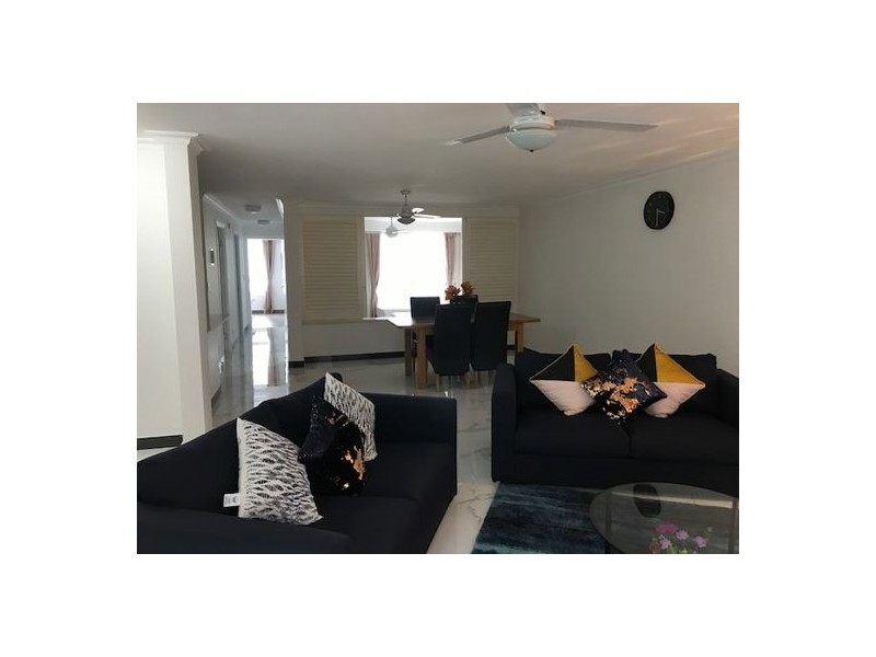 19 /126 Old Burleigh Road, Broadbeach QLD 4218