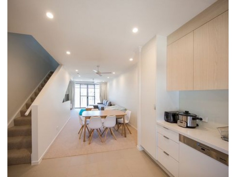 74/3028 The Boulevard, Carrara QLD 4211