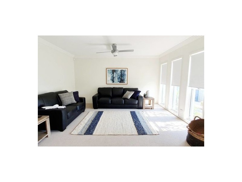 2 Coral Gables Key, Broadbeach Waters QLD 4218