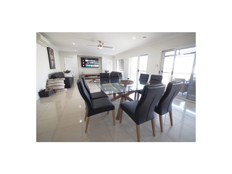 2 Coral Gables Key, Broadbeach Waters QLD 4218